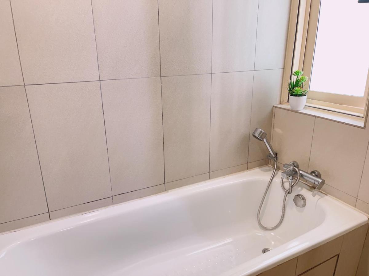 Afiniti-legoland-walk5min Cottonsheep 2rb Max8pax Bathtub Apartment